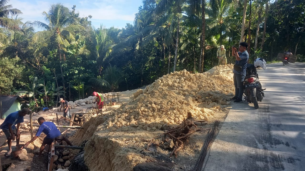 DUH! Pembangunan TPS di Desa Purbahayu Kabupaten Pangandaran Belum Memiliki Izin Resmi?