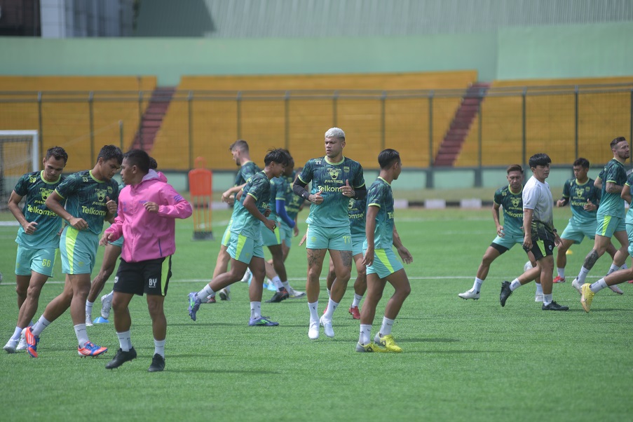 DAFTAR 22 PEMAIN Persib Hadapi PSM Makassar, Febri Hariyadi Kembali Tak Dibawa, Kenapa?