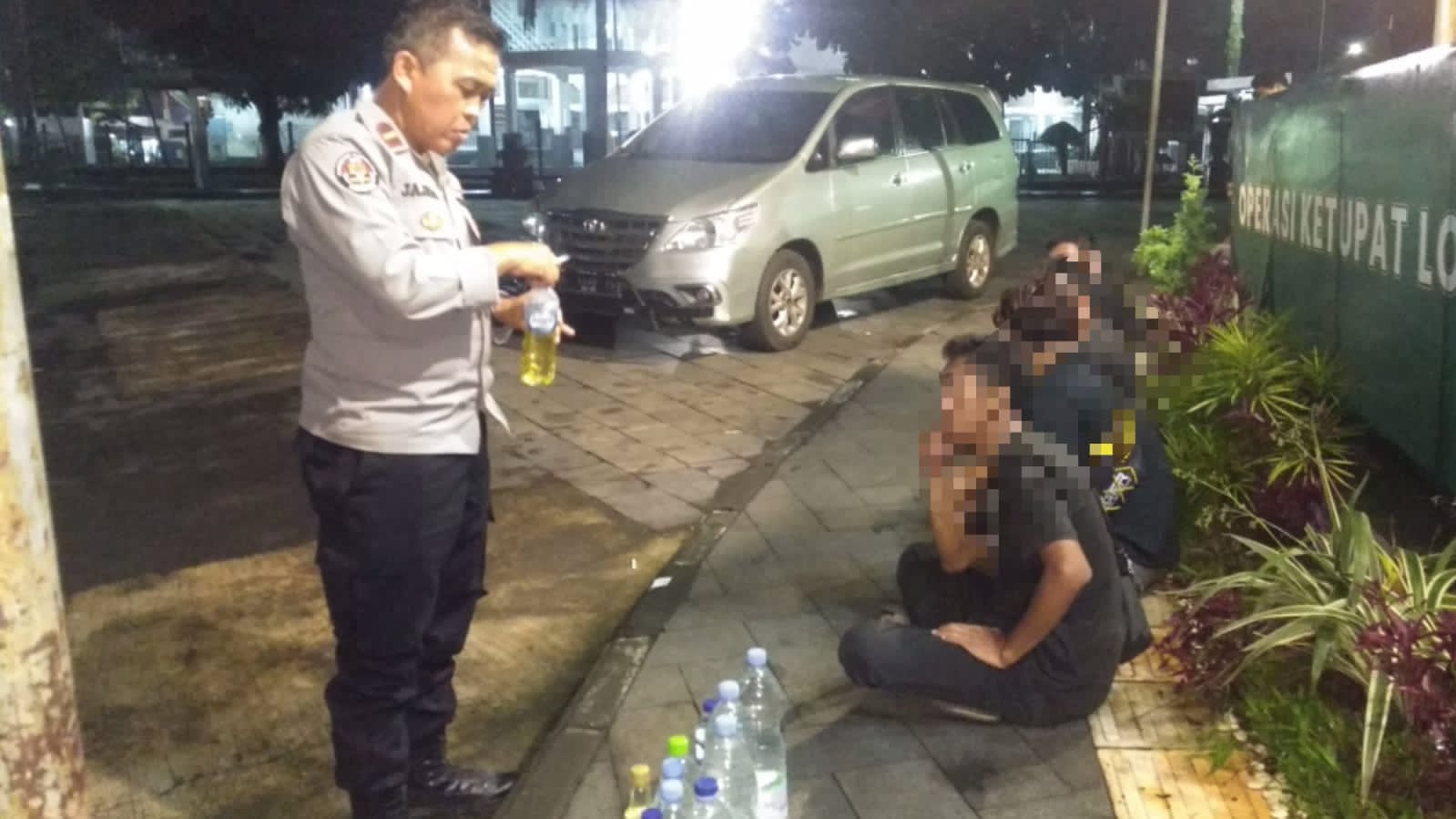 Pesta Minuman Keras di Jalan Cimulu Kota Tasikmalaya Digagalkan Polisi, 10 Remaja dan Pedagangnya Diamankan