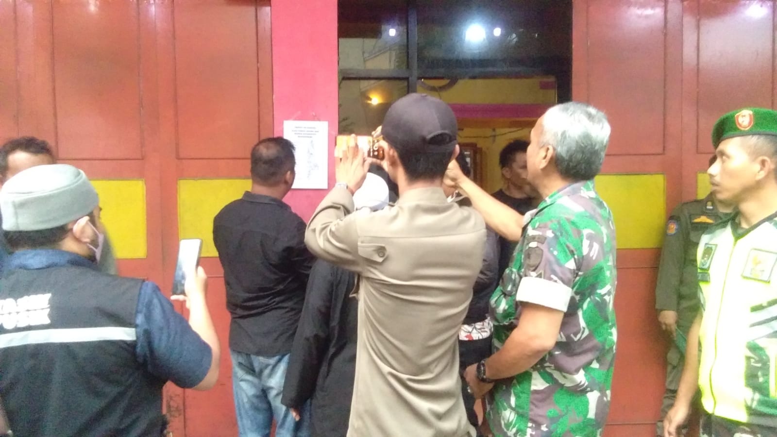 Cafe di Pasar Burung Kota Tasikmalaya Diduga Jadi Sarang Maksiat, Ditutup Ulama dan Warga