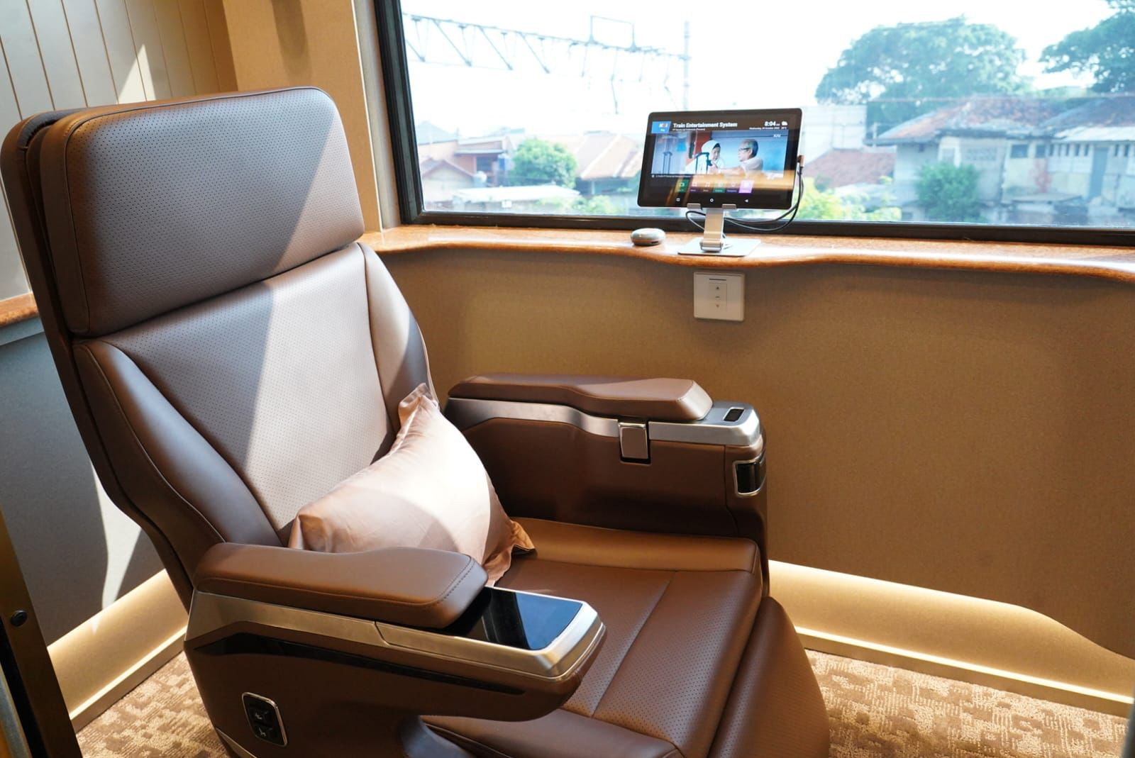 Cek 10 Kemewahan Kereta Suite Class Compartment, Harga Tiket Masih Rp 1.950.000