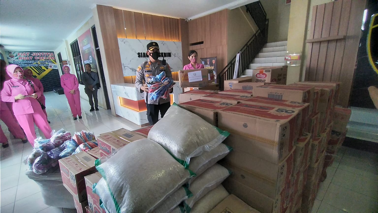Polres Tasikmalaya Kirimkan Tim Trauma Healing, Alat Kesehatan dan Sembako untuk Korban Gempa Cianjur