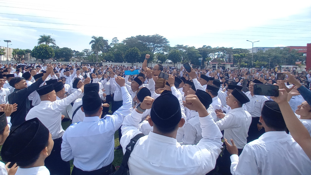 Selebrasi Haru Warnai Pelantikan 1.855 PPPK Paruh Waktu di Kota Tasikmalaya