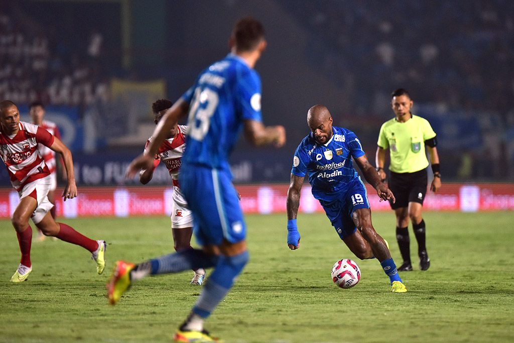 MENARIK, 3 Skema Bojan Hodak untuk Persib Bandung Melawan Madura United di Laga Kedua Final Liga 1