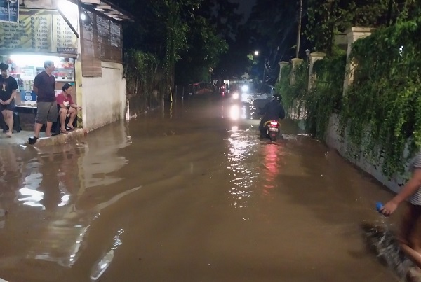 Muncul Titik-Titik Banjir di Jakarta, Tembok MTSN 19 Ambruk hingga Telan Korban Jiwa dan Jalan-Jalan Tergenang