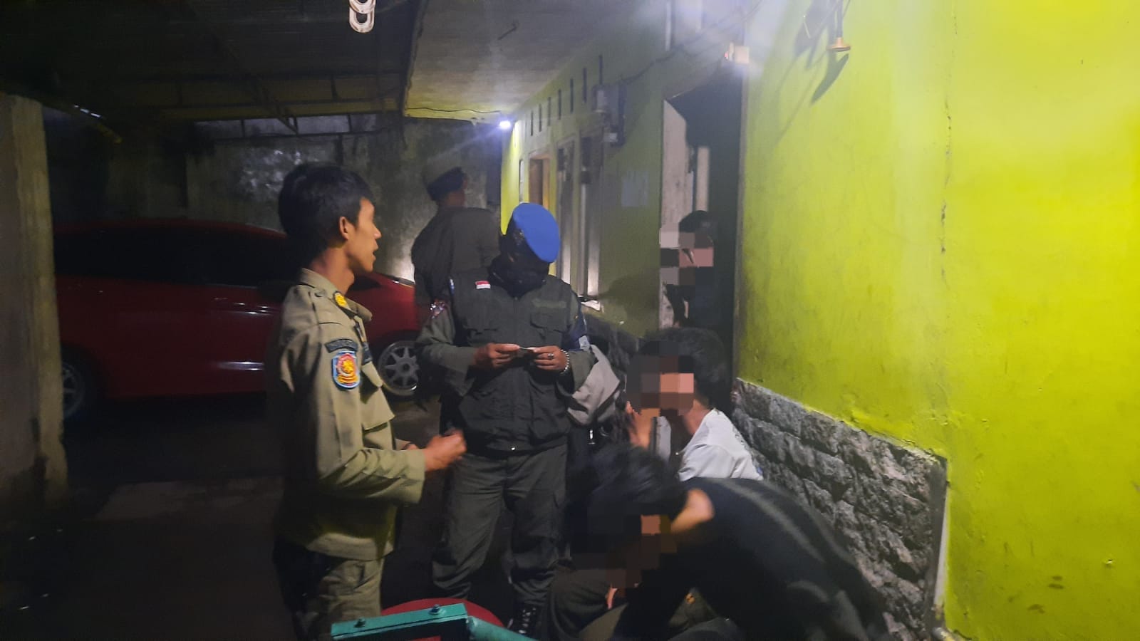 Gerebek Kosan di Kota Tasikmalaya, Tiga Pasangan dan Pemuda Pesta Miras Diamankan Satpol PP