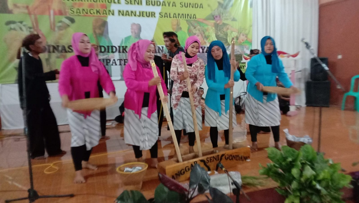 Cara Disdikbud Kabupaten Tasik Rawat Eksistensi Pagelaran Kesenian Daerah dan Workshop Pencak Silat
