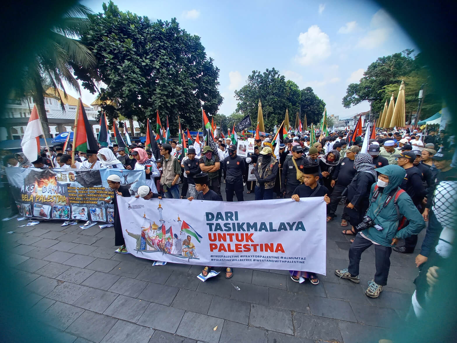 Ribuan Warga Tasikmalaya Doa Bersama dan Aksi Solidaritas untuk Rakyat Palestina