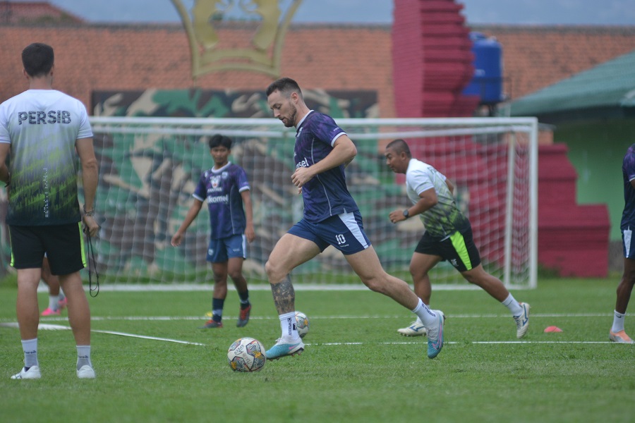 KABAR TERBARU Marc Klok, Mengalami Gangguan Engkel, Ikuti Latihan Terpisah Jelang Laga Persib vs Persik Kediri