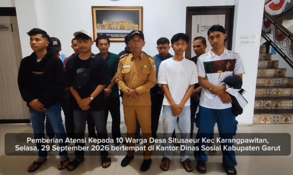 10 Warga Situsaeur Korban Selamat KM Virgo Transport 8 Terima Bantuan Pemkab Garut