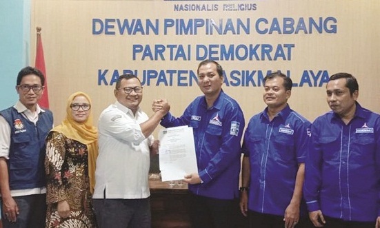 Didatangai KPU, Partai Demokrat Kabupaten Tasikmalaya Serahkan SK Kepengurusan Baru