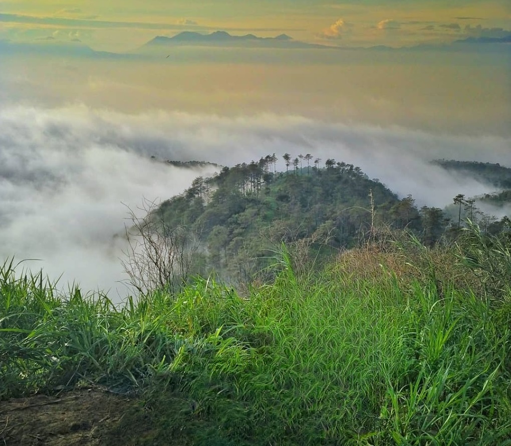 Tempat Pendakian di Bandung, Gunung Manglayang Keunikan Mendaki Melalui Jalur Barubeureum