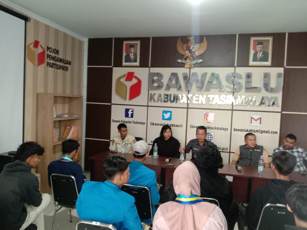 Banyak Alat Peraga Kampanye di Tasikmalaya Melanggar, Mahasiswa Minta Bawaslu Tertibkan