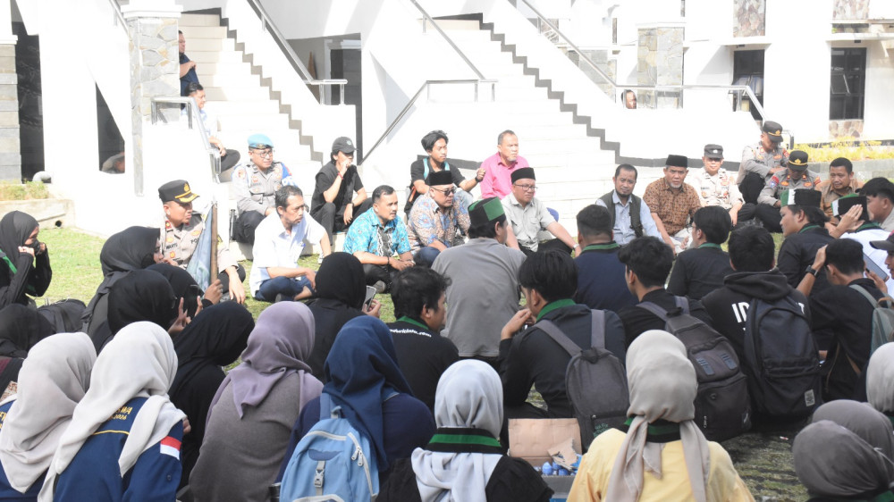 Tolak Revisi KUHAP dan Sampaikan 10 Tuntutan, Mahasiswa Geruduk DPRD Kota Tasikmalaya