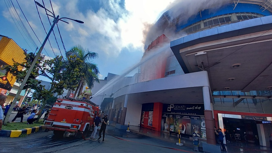 Heboh, Plaza Asia Diguncang Gempa dan Kebakaran, Puluhan Karyawan Berhamburan