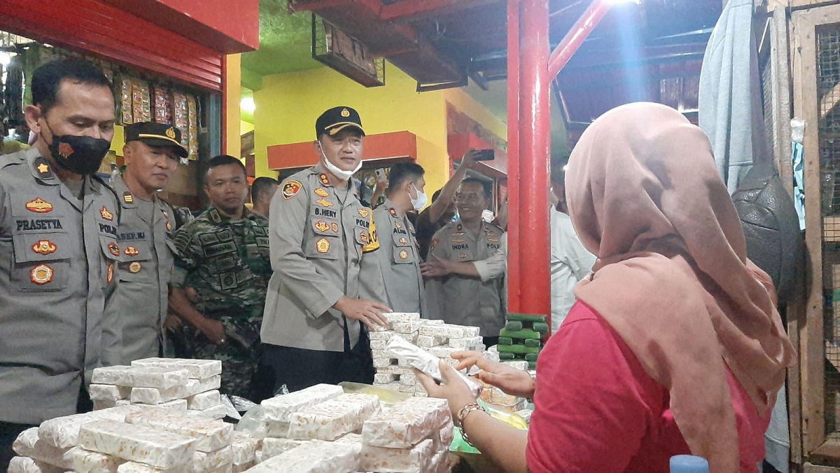 Curhat Pedagang Pasar Singaparna Distribusi Kebutuhan Pokok Kerap Terkendala, Kapolres Cari Solusi