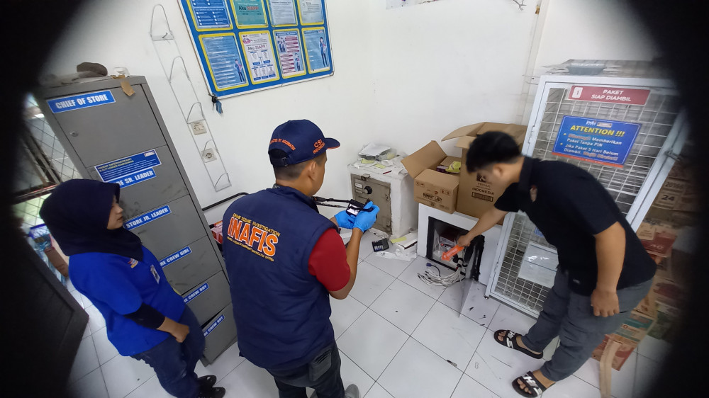 Pelaku Perampokan Indomaret Pinggir Bale Kota Tasikmalaya Sempat Menembakan Soft Gun, Tapi ...