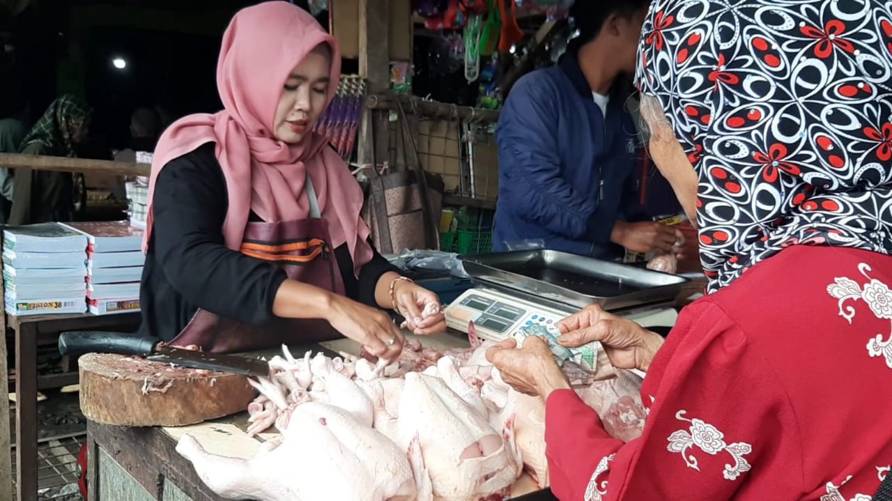 Jelang Hari Raya Idul Adha 2024, Harga Daging Ayam dan Bawang Mulai Naik di Kabupaten Tasikmalaya