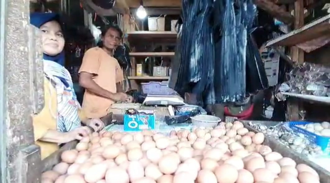 Di Saat Harga Naik, Telur Ayam Pecah Jadi Alternatif, Rp5.000 dapat 5 Butir 