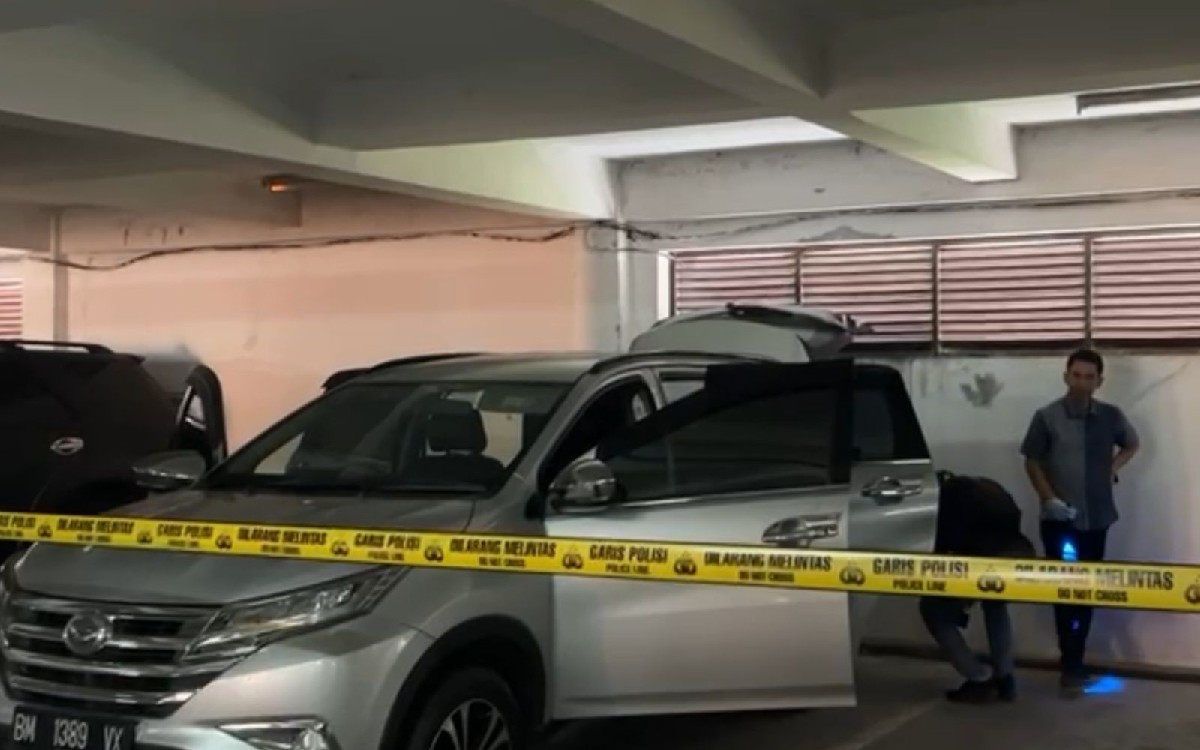 Gedung Wakil Rakyat Dibuat Geger Ada Mayat Perempuan di dalam Mobil