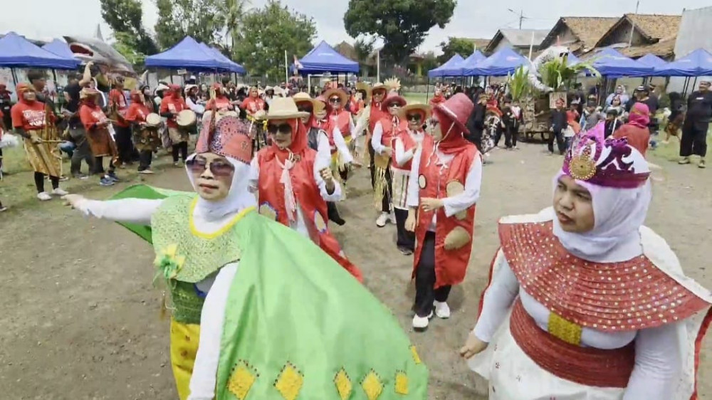 Karnaval HUT RI ke-80 di Parhon Timur Tasikmalaya Angkat Anyaman Bambu dan Budaya Sunda