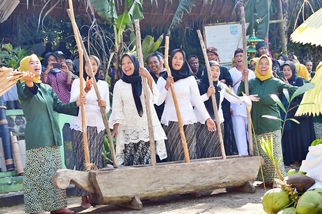 Lingkungan Siluman Kota Banjar Adakan Acara Ngabumi di Pulo Majeti