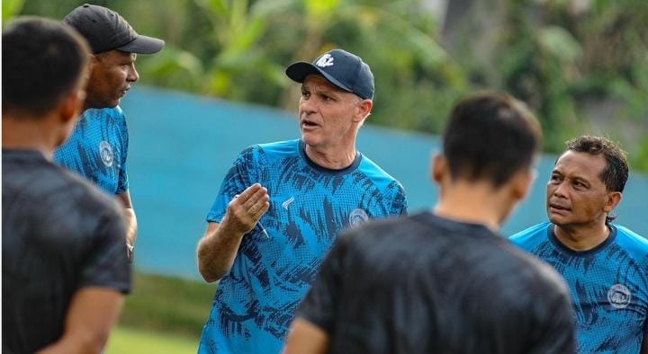 Arema FC akan Terapkan Gaya Bermain Modern di Liga 1, Joel Cornelli Minta Pemain Lupakan Musim Lalu