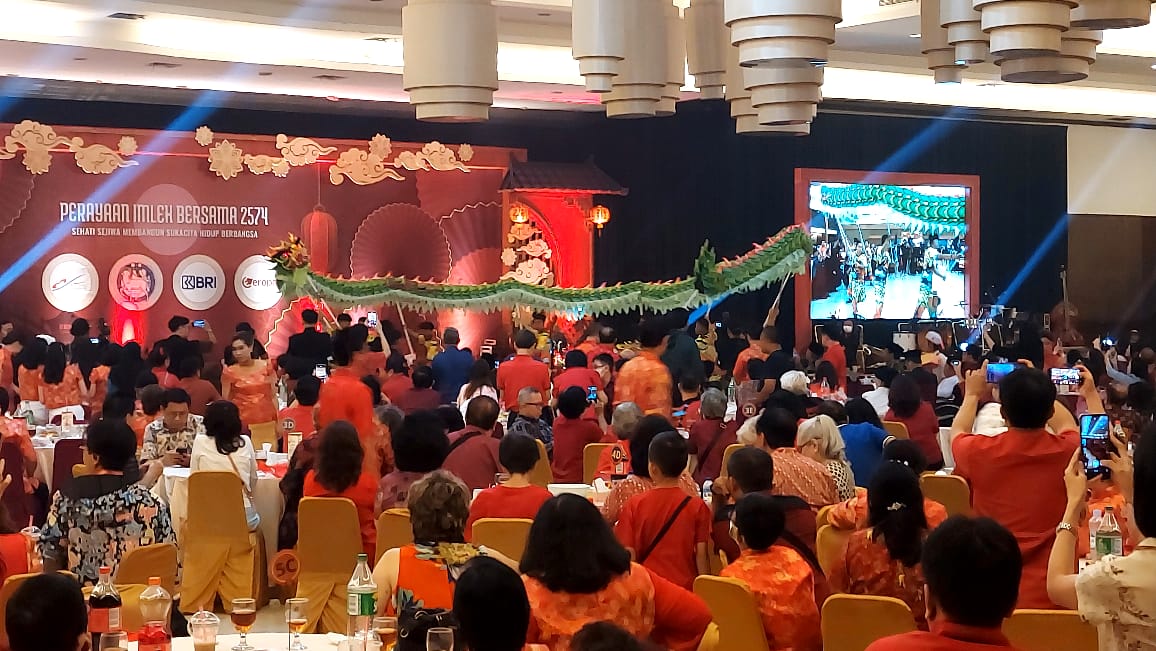 Warna Toleransi Umat Beragama Bersama Warga Keturunan Tionghoa saat Puncak Perayaan Imlek di Plaza Asia