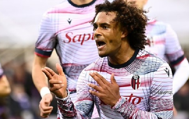 Lakukan Selebrasi 'Senapan Serbu' Ala Batistuta, Joshua Zirkzee Dicemooh Fans Fiorentina 