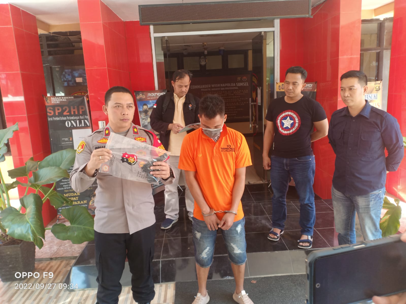 Kesal Software Ponselnya Diganti, Pria di Palembang Aniaya dan Ancam Pemilik Konter Gunakan Airsoft Gun 