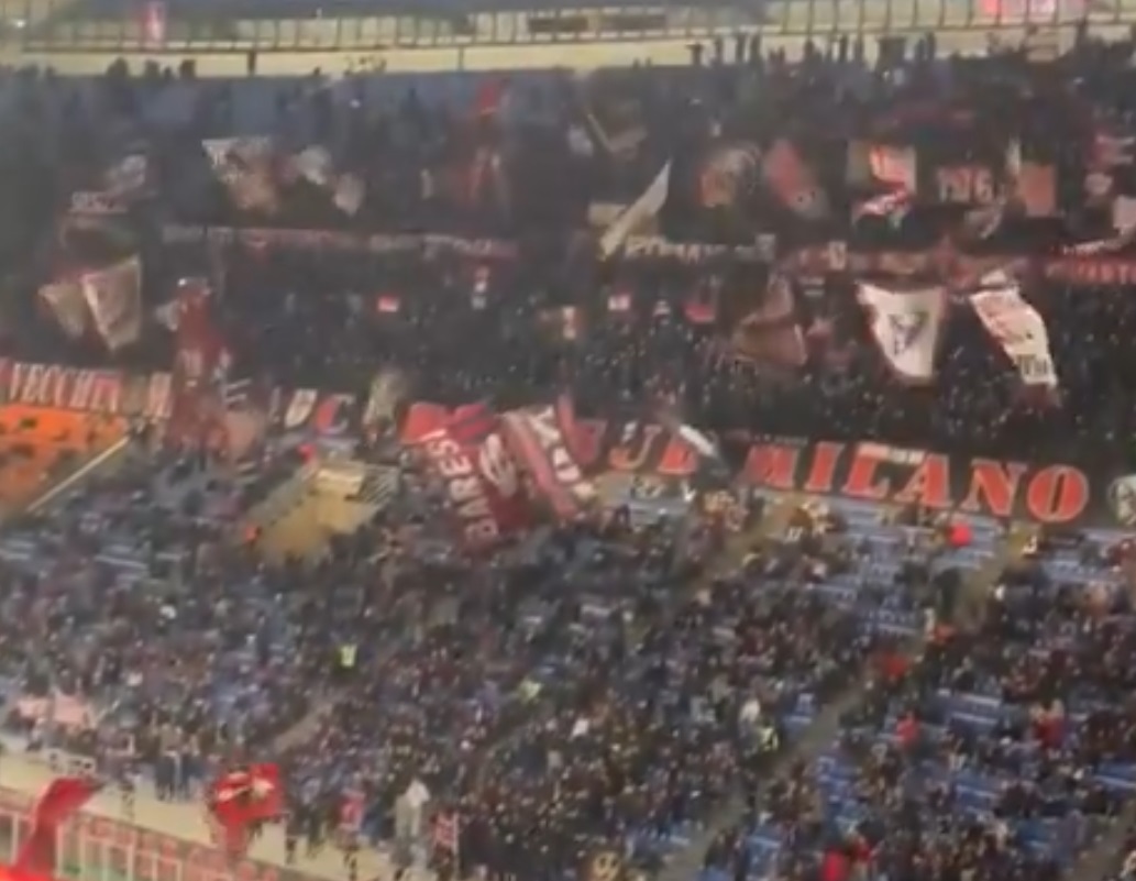 Sempat Dicemooh Fans AC Milan, Curva Sud Langsung Beri Pesan Dukungan untuk Rafael Leao