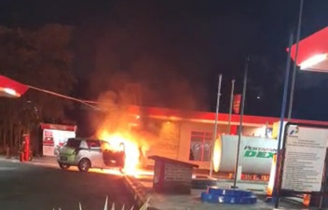 Kronologi Mobil City Car Terbakar di SPBU Mangkubumi