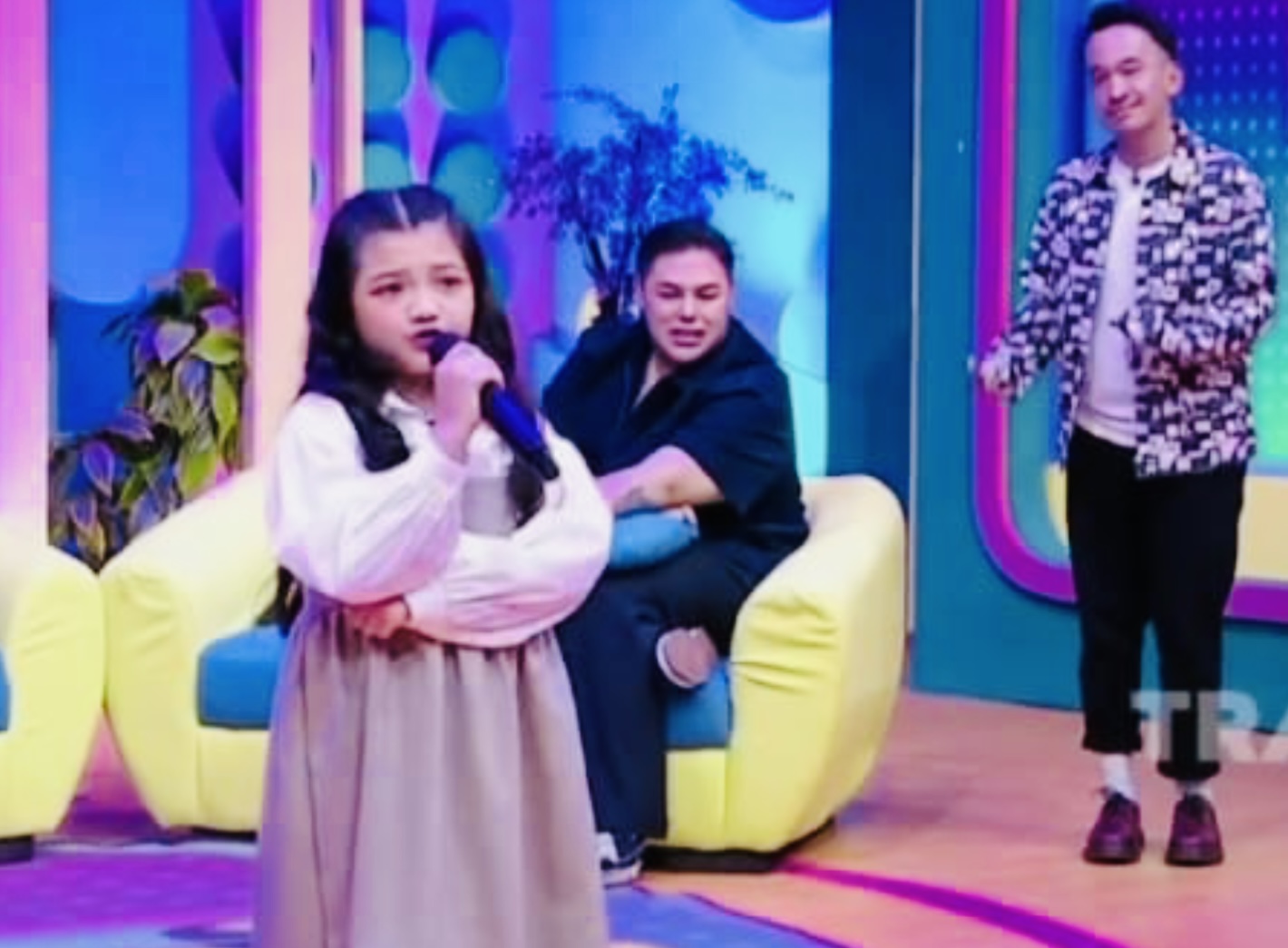 Cantiknya Queenarsy Hermansyah Saat Tampil di TV, Bawakan LAGU Friendship is Roller Coaster
