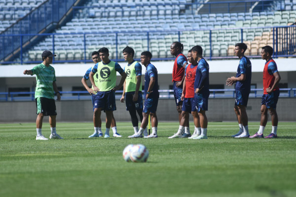 Terasa Aneh Persib Latihan Tanpa Luis Milla dan 2 Asisten Pelatih Spanyol, Kalau Pemain Apa yang Dirasakan?