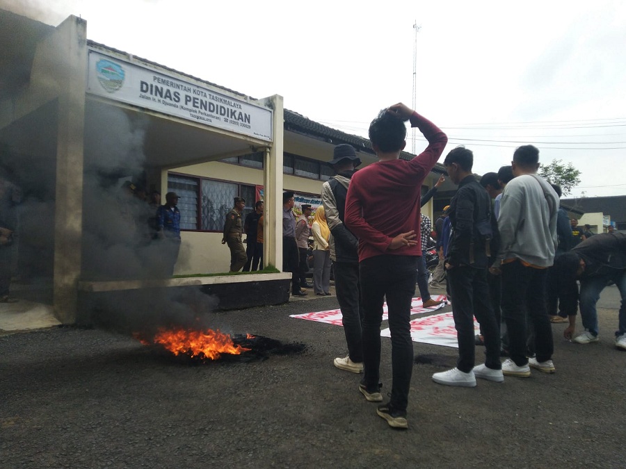 Peringatan Hardiknas di Kota Tasik Diwarnai Aksi Demo Ikatan Pelajar NU
