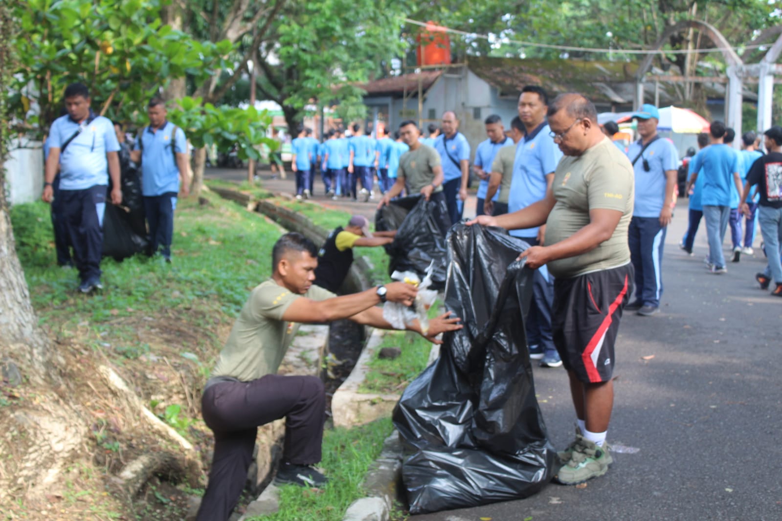 TNI, Polisi dan Forum Paseh Aksi Bersih-Bersih Sambil Olahraga Bersama di Dadaha Tasikmalaya