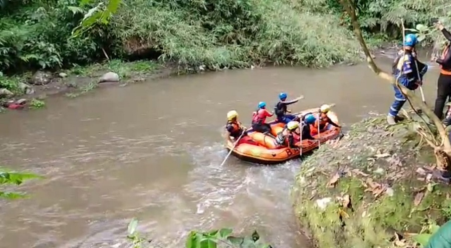 Diduga Terpeleset, Pemancing Ikan Hilang Terseret Arus Sungai Cisaruni di Kecamatan Sukarame Tasikmalaya