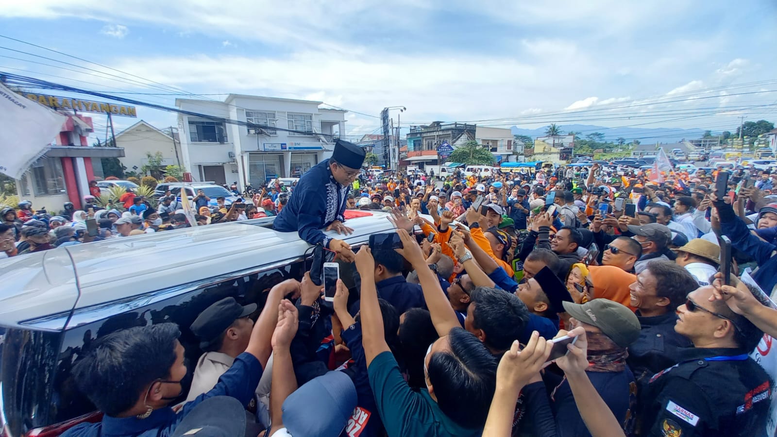 Ribuan Warga Tasikmalaya Sambut Anies Baswedan, Teriakan Anies for President Menggema