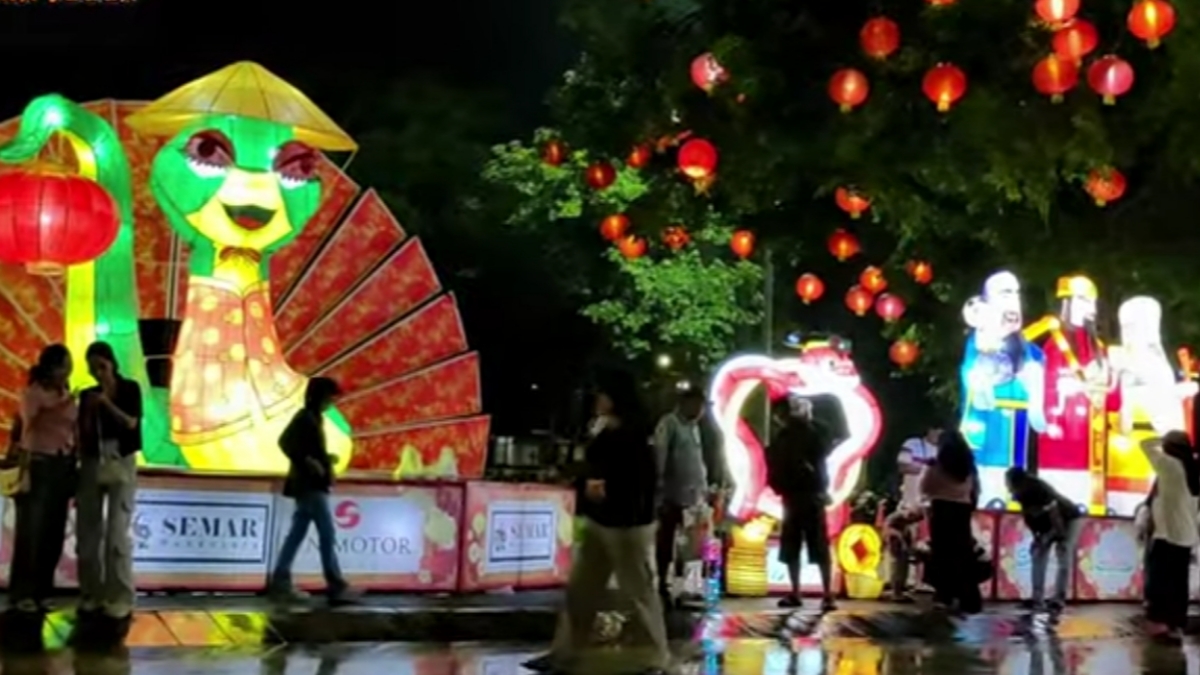Ribuan Lampion Dipasang di Sekitar Pasar Gede Kota Solo, Sambut Perayaan Imlek 2025 Dengan Berbagai Kemeriahan