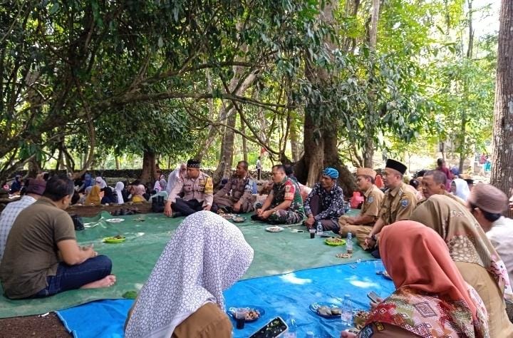 Jelang Bulan Ramadan, Warga di Kota Banjar Ngikis Makam Dalem Margayuda