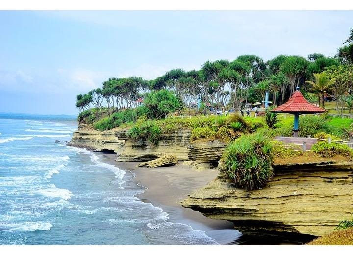 Selain Pantai Madasari, Pantai Batu Hiu Jadi Rekomendasi Wisata Pantai di Kabupaten Pangandaran