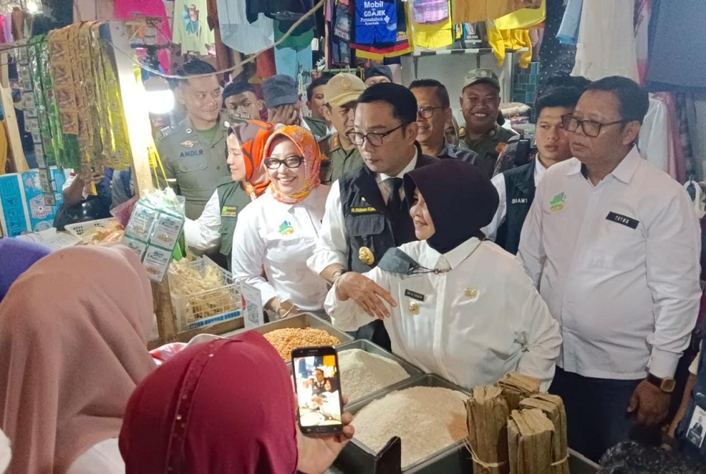 Gubernur Jabar Ridwan Kamil Pantau Harga Kebutuhan Pokok di Pasar Banjar, Pedagang Keluhkan Ini