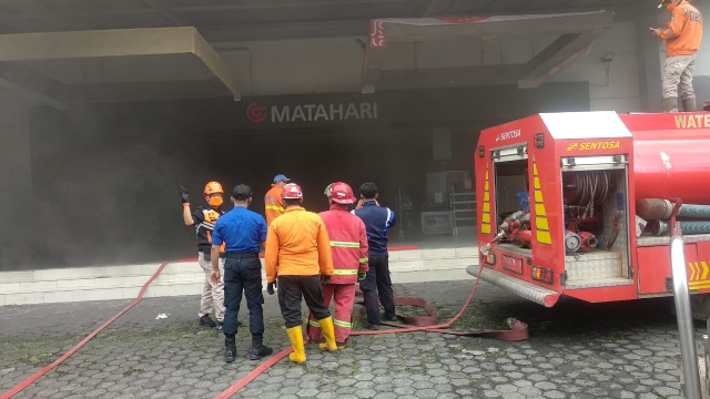 Kebakaran Matahari Depstore Kota Tasikmalaya Terjadi saat Toko Baru Dibuka