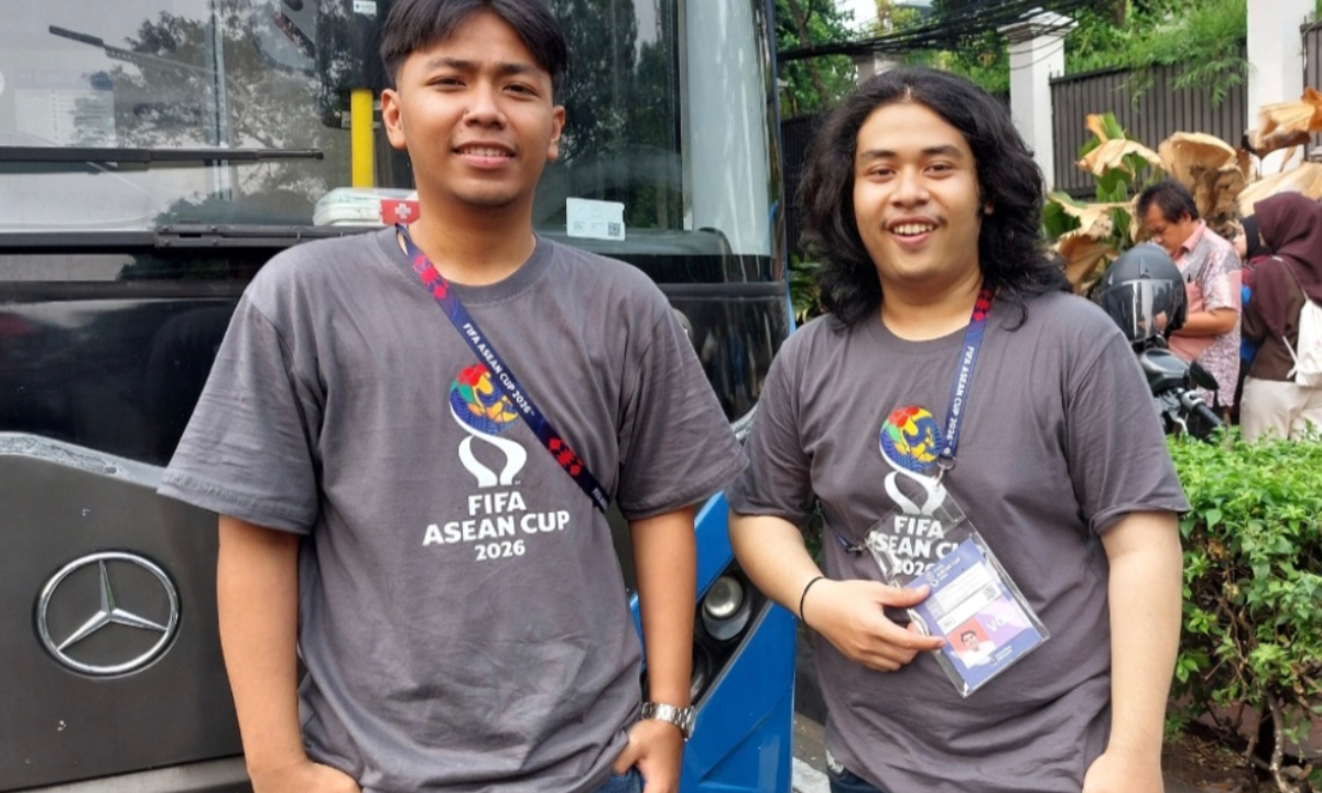 Mahasiswa UNJ Jadi Relawan FIFA ASEAN Cup 2026, Bantu Penonton Naik Shuttle Bus Gratis