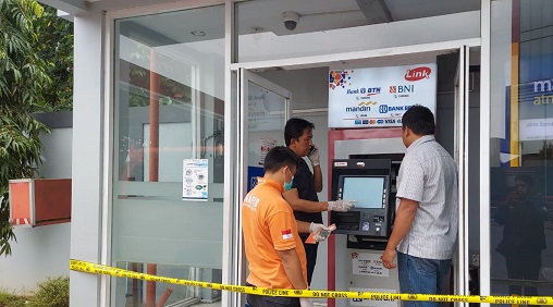 Dua Pelaku Pembobol ATM di Tasik Dibekuk Polisi, Modusnya Mengganjal Mesin ATM Pakai Tusuk Gigi 