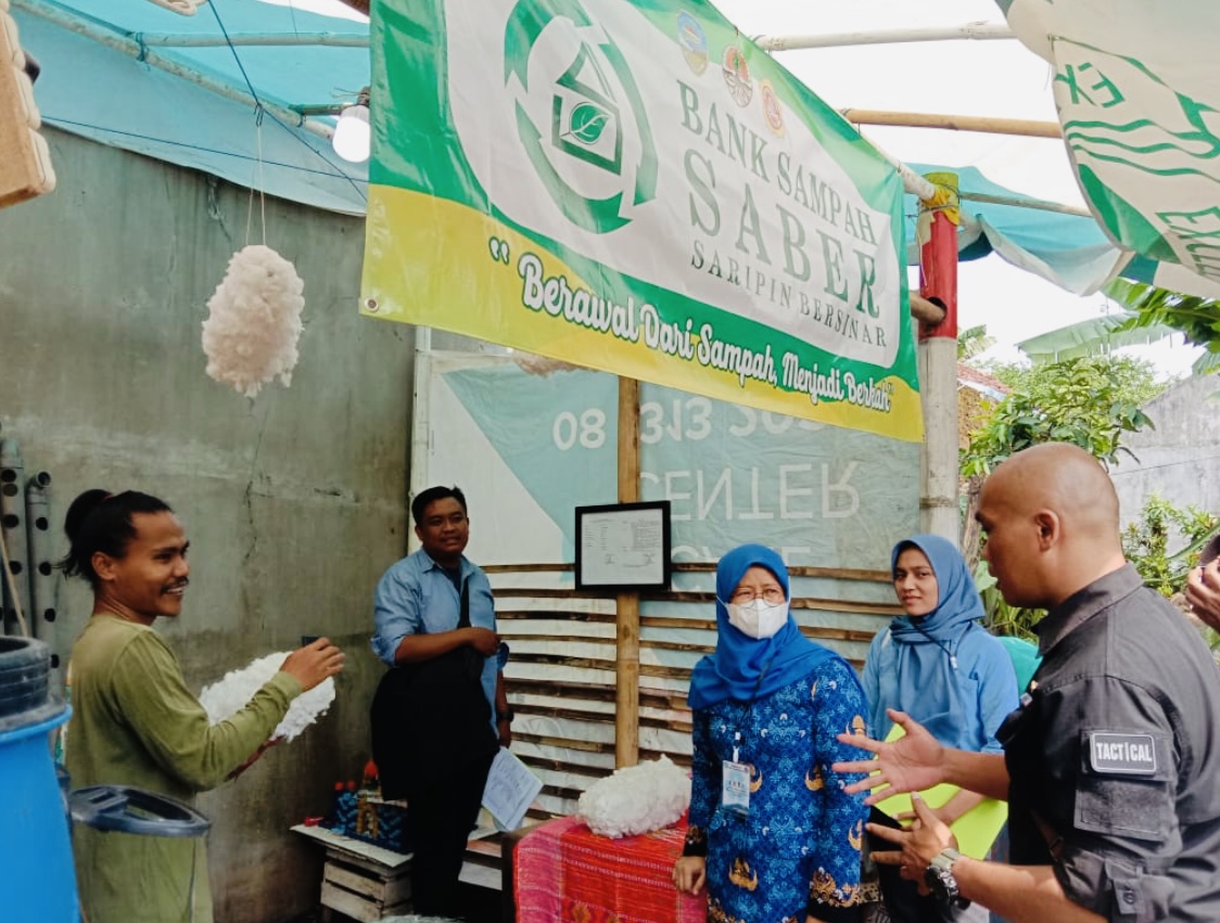 Di Kota Tasik Bayar Paket Lembaran Pakai Sampah, Strategi BS SIMEKAR dan BS SABER Bikin Masyarakat Tertarik