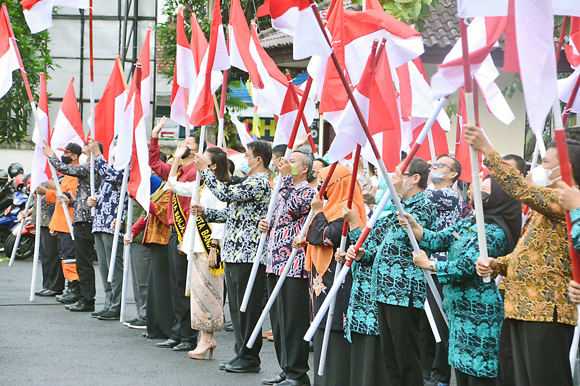 Pemkot Banjar Semarakkan  10 Juta  Bendera