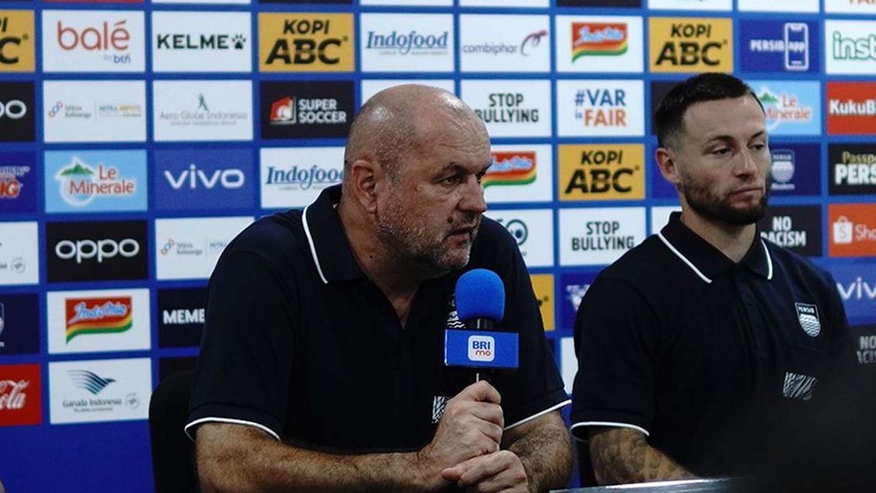 Persib vs Persebaya: Bojan Hodak Kenang Kekalahan Menyakitkan, Pemain Optimis Raih Kemenangan