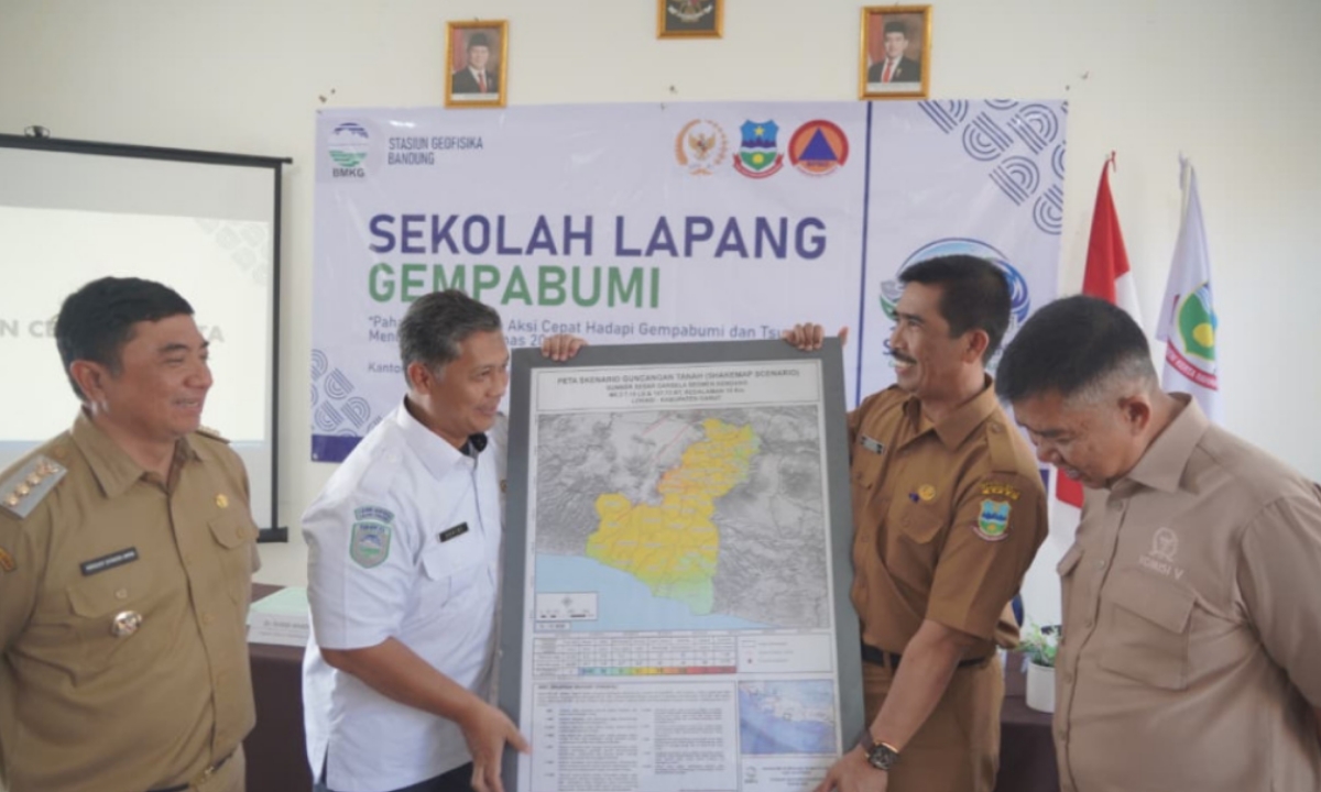 Warga Garut Dibekali Cara Hadapi Gempa, Sekolah Lapang Gempa Bumi Resmi Digelar