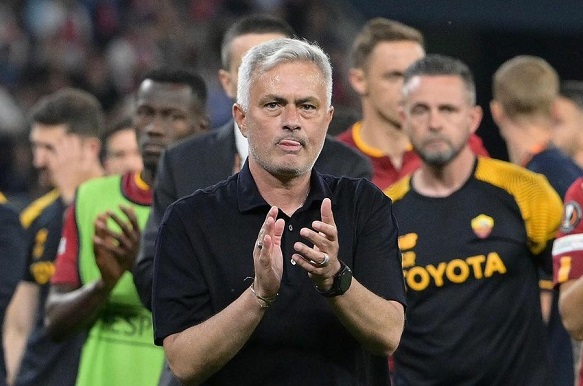 Pulang Tanpa Gelar Liga Europa, Jose Mourinho Merasa Mau Mati Karena Wasit